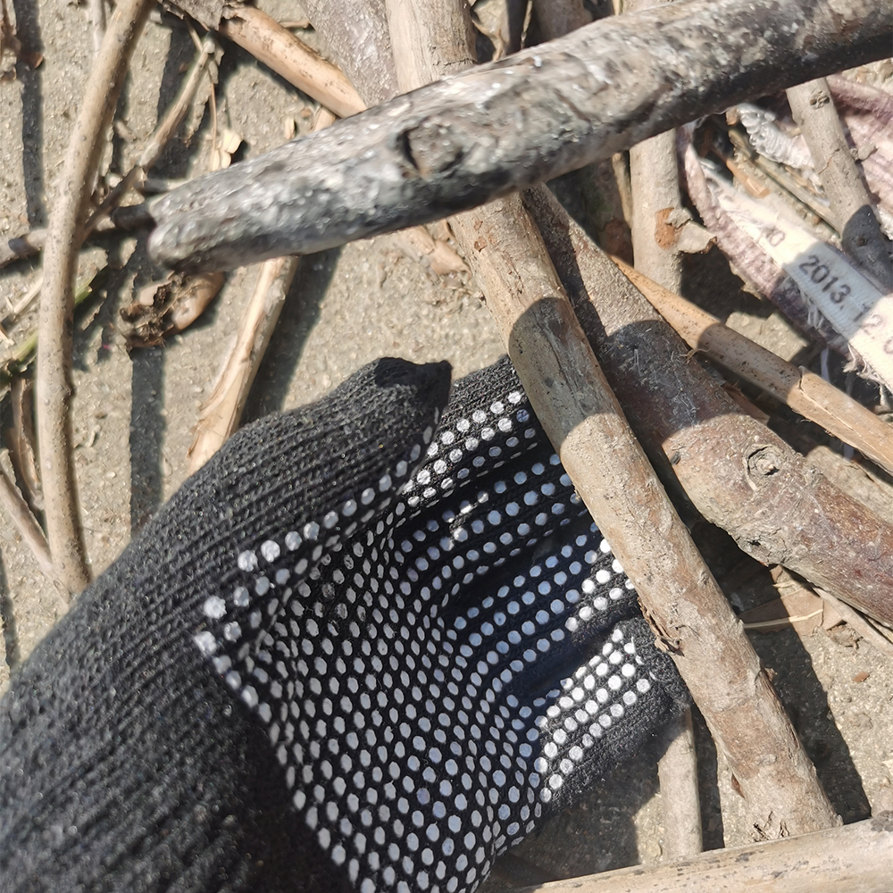 Gestrickte, griffige Handschuhe für Kinder