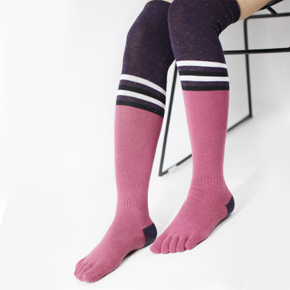 Lange Yoga-Socken über dem Knie