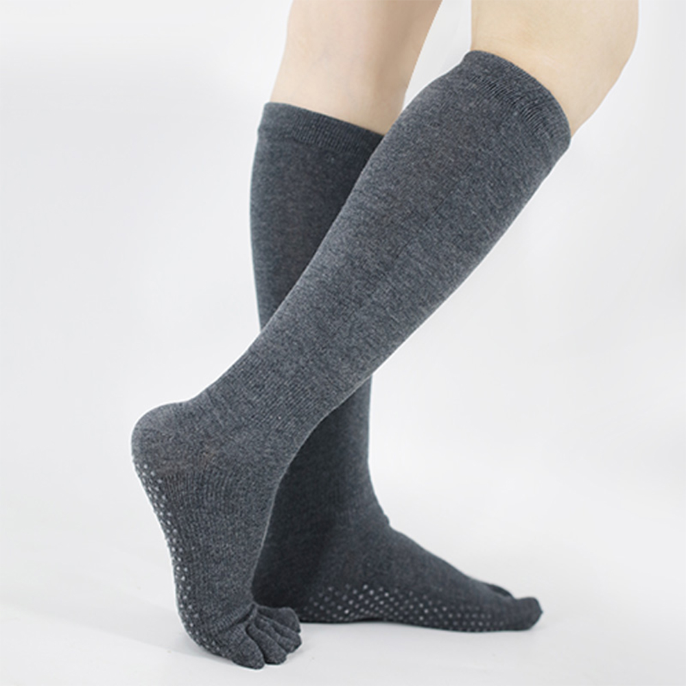 Einfarbige Yoga-Socken mit mittlerem Schlauch