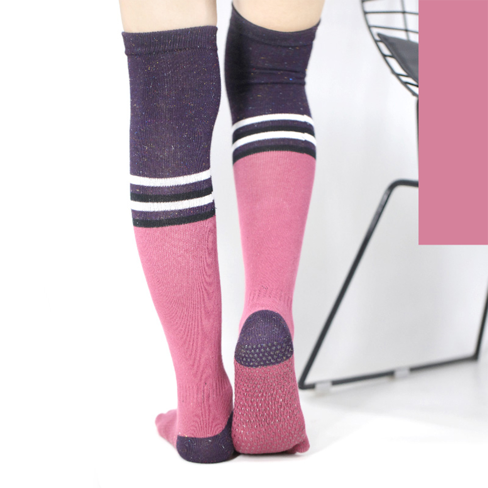 Lange Yoga-Socken über dem Knie