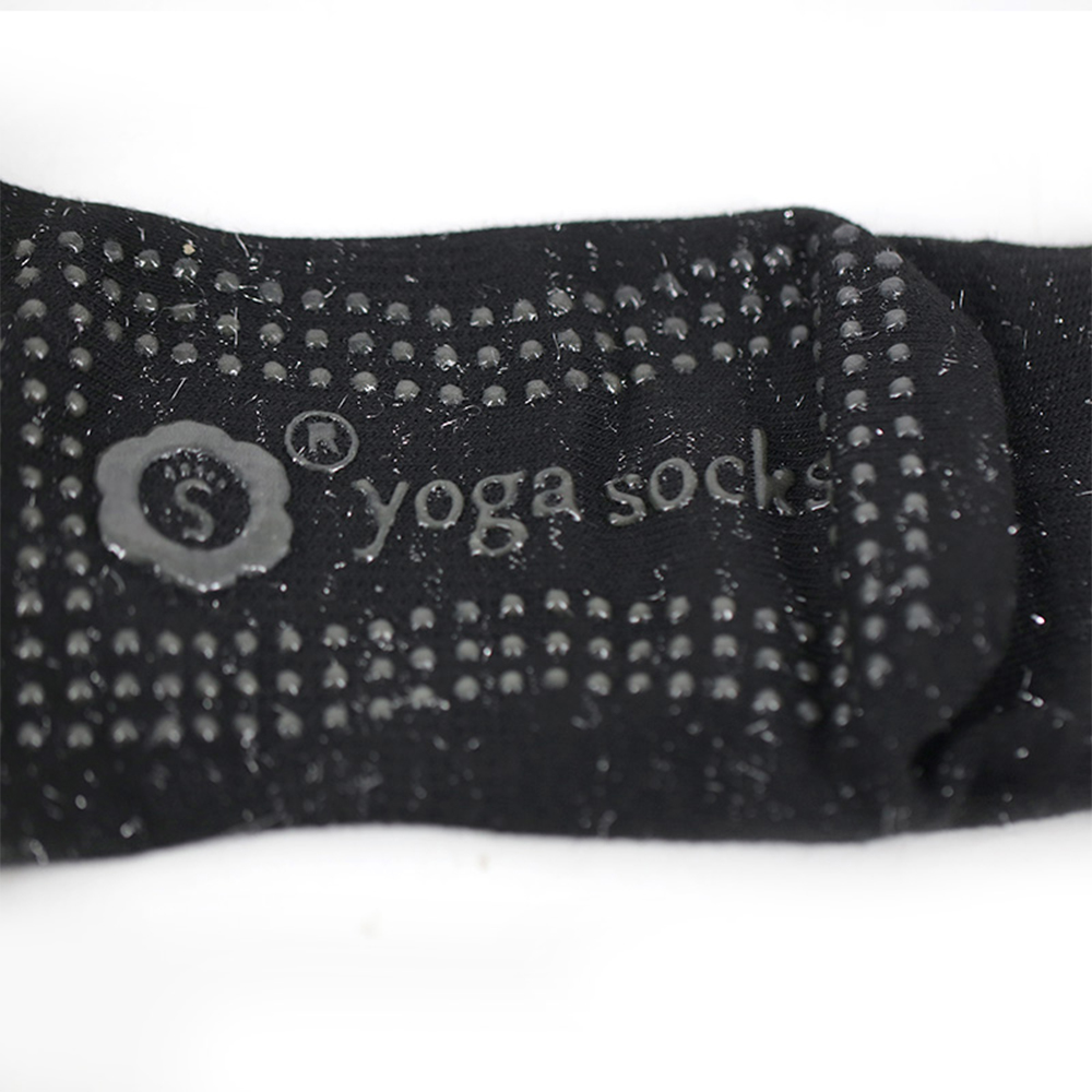 Glänzende Yoga-Socken mit halbem Zehenbereich aus Seide